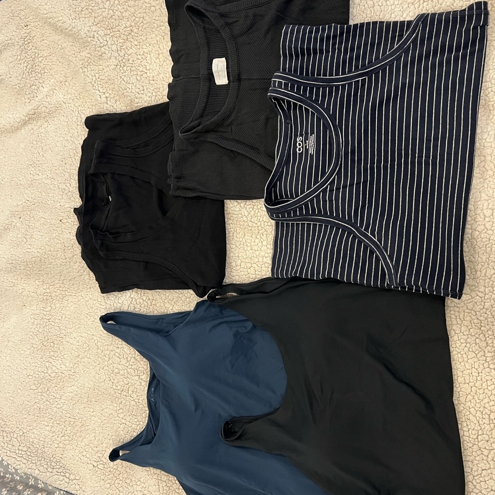 5 tanks of mixed brands (black & blue) in excellent condition.